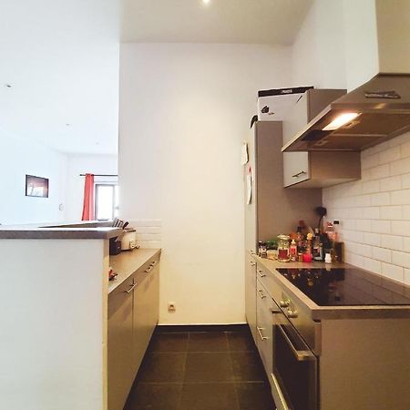 Room At Chicken'S Shared Appartment Bruxelas Exterior foto