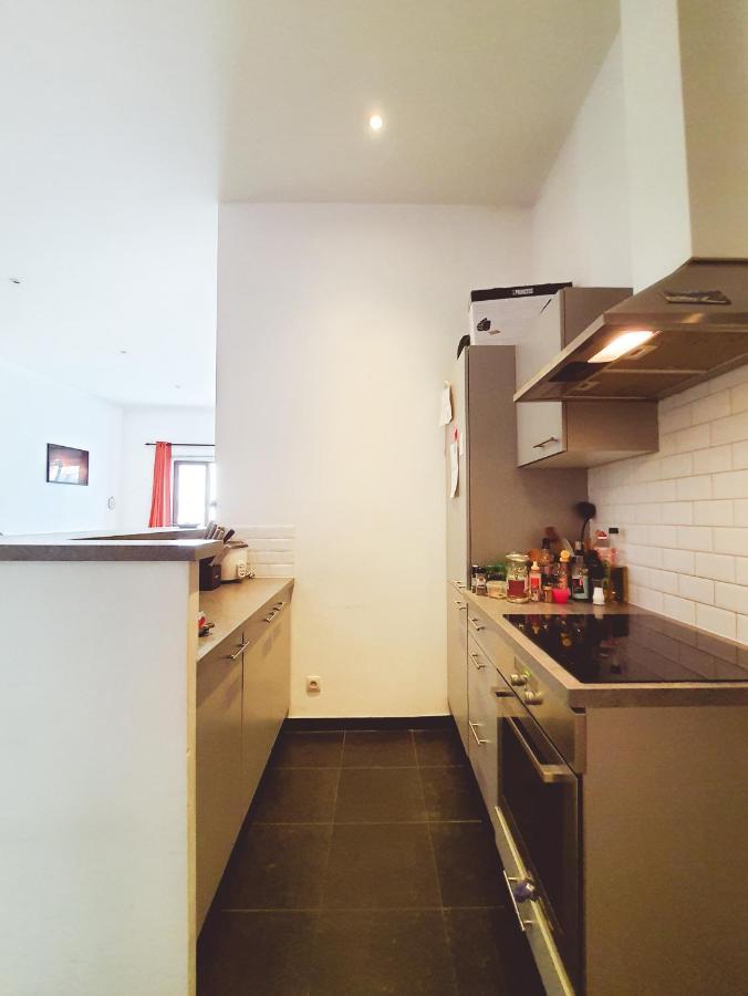 Room At Chicken'S Shared Appartment Bruxelas Exterior foto